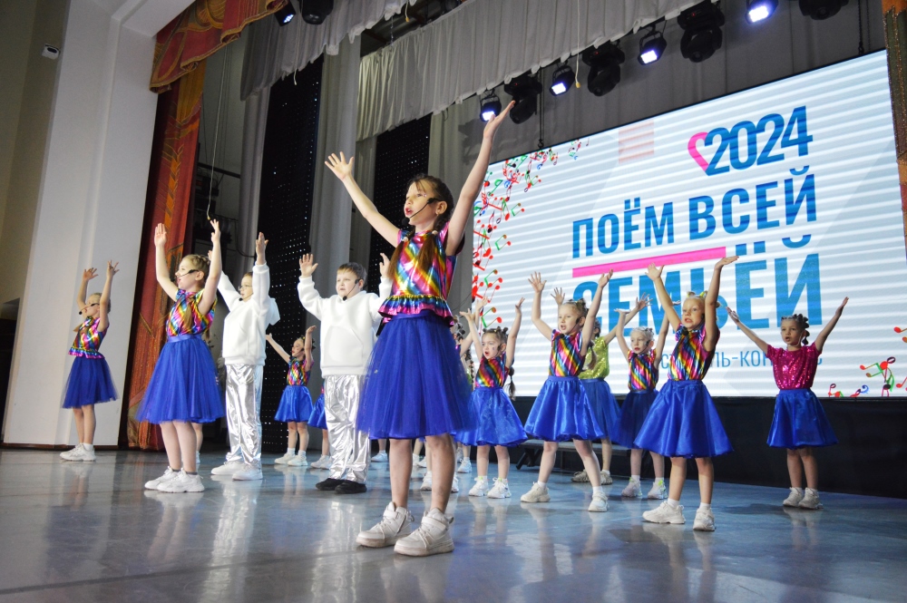 В Кузбассе проходят отборочные туры вокального конкурса «Поем всей семьей» В Кузбассе проходят отборочные туры вокального конкурса «Поем всей семьей»