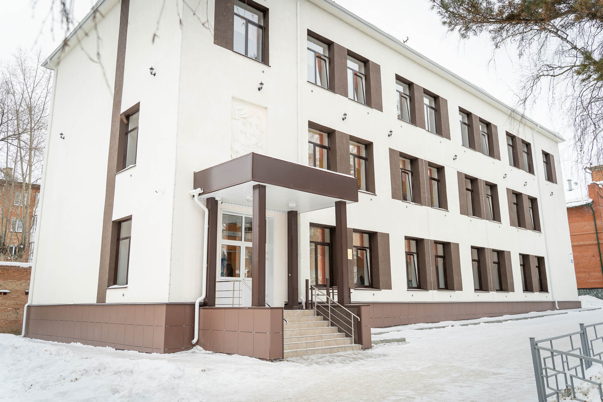 В Юрге по нацпроекту капитально отремонтировали детскую художественную школу №7 В Юрге по нацпроекту капитально отремонтировали детскую художественную школу №7