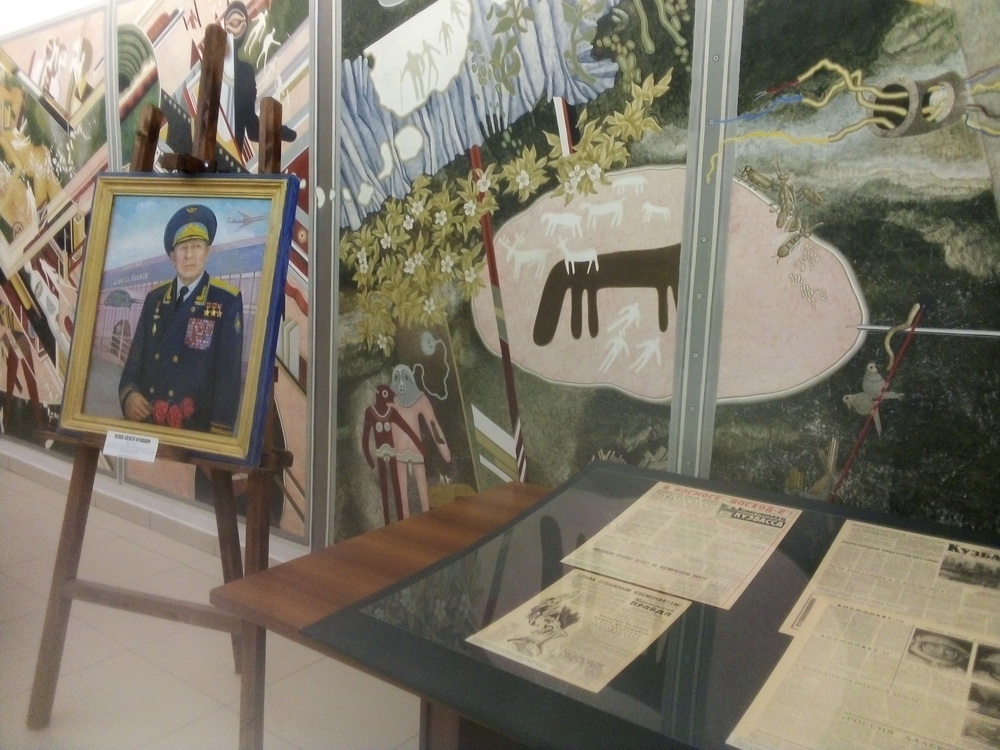 В память о легендарном лётчике-космонавте, почетном гражданине Кемеровской области Алексее Леонове Кемеровская областная научная библиотека им.В.Д.Федорова проводит цикл мероприятий В память о легендарном лётчике-космонавте, почетном гражданине Кемеровской области Алексее Леонове Кемеровская областная научная библиотека им.В.Д.Федорова проводит цикл мероприятий