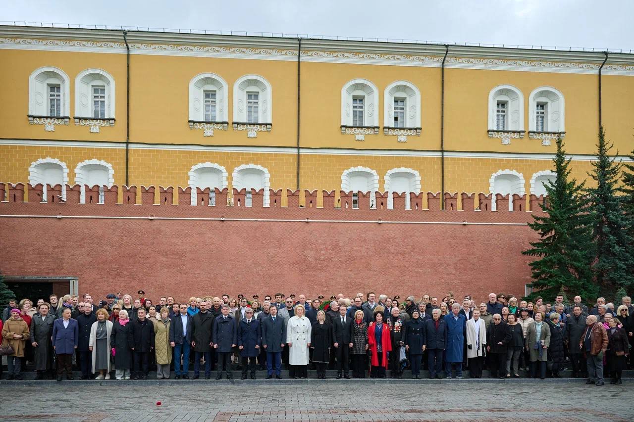 Театральное сообщество России почтило память павших в Великой Отечественной войне Театральное сообщество России почтило память павших в Великой Отечественной войне