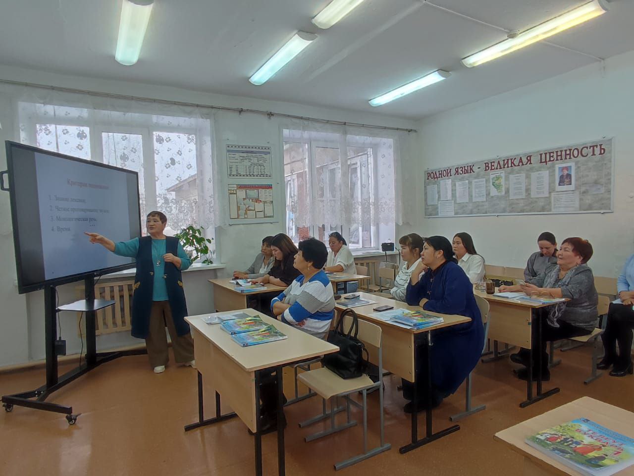 В Бековской школе Беловского муниципального округа прошел областной учебно-методический семинар по преподаванию телеутского языка с использованием учебника «Телеутская азбука» для 1-го года обучения детей в общеобразовательных школах В Бековской школе Беловского муниципального округа прошел областной учебно-методический семинар по преподаванию телеутского языка с использованием учебника «Телеутская азбука» для 1-го года обучения детей в общеобразовательных школах