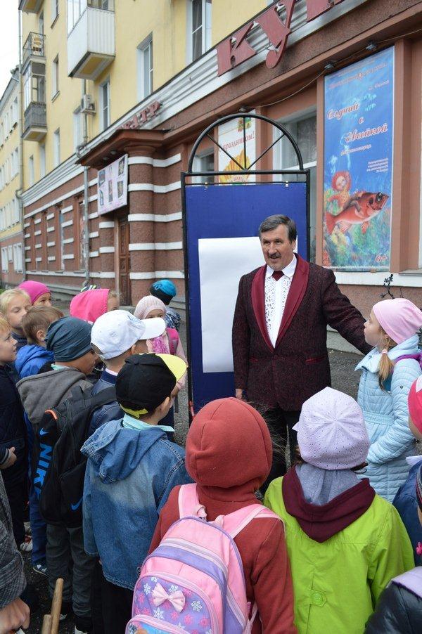 В Новокузнецком театре кукол «Сказ» состоится творческий вечер главного режиссера Новокузнецкого театра кукол «Сказ», заслуженного артиста России Юрия Самойлова В Новокузнецком театре кукол «Сказ» состоится творческий вечер главного режиссера Новокузнецкого театра кукол «Сказ», заслуженного артиста России Юрия Самойлова