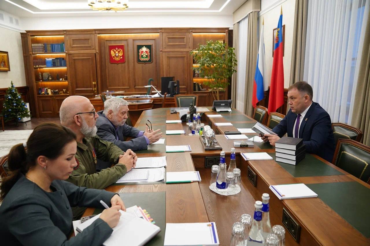 Илья Середюк поддержал идею кузбасских писателей по созданию литературно-исторического музея Илья Середюк поддержал идею кузбасских писателей по созданию литературно-исторического музея