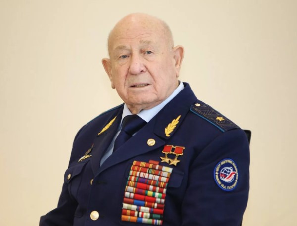 В память об Алексее Архиповиче Леонове - о нашем земляке, советском летчике-космонавта, первом человеке, вышедшем в открытый космос, дважды Герое Советского Союза, в Кузбассе пройдет цикл мероприятий В память об Алексее Архиповиче Леонове - о нашем земляке, советском летчике-космонавта, первом человеке, вышедшем в открытый космос, дважды Герое Советского Союза, в Кузбассе пройдет цикл мероприятий