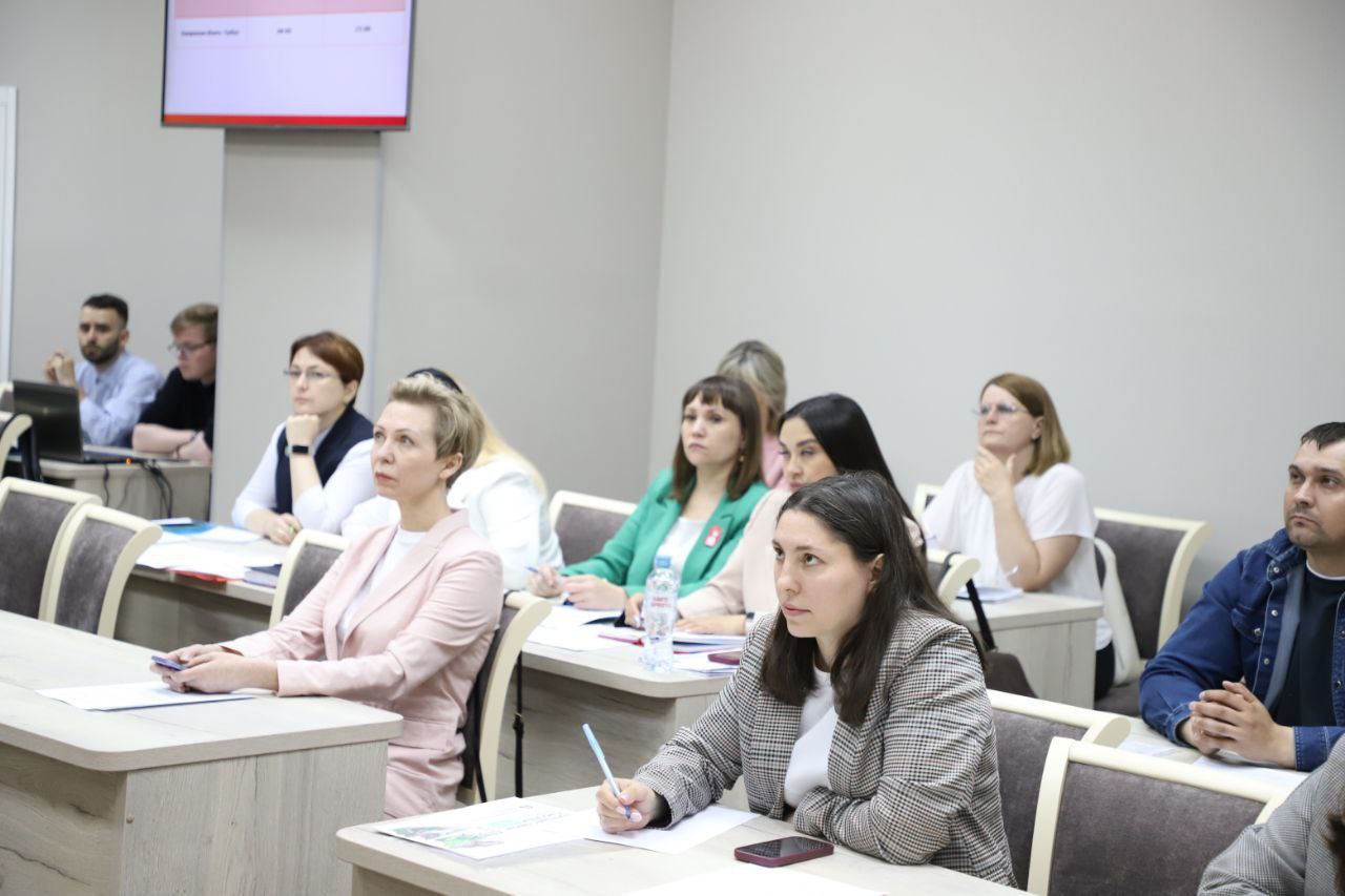 В Министерстве культуры и национальной политики Кузбасса прошло совещание, посвящённое реализации программы «Пушкинская карта» в муниципалитетах региона В Министерстве культуры и национальной политики Кузбасса прошло совещание, посвящённое реализации программы «Пушкинская карта» в муниципалитетах региона