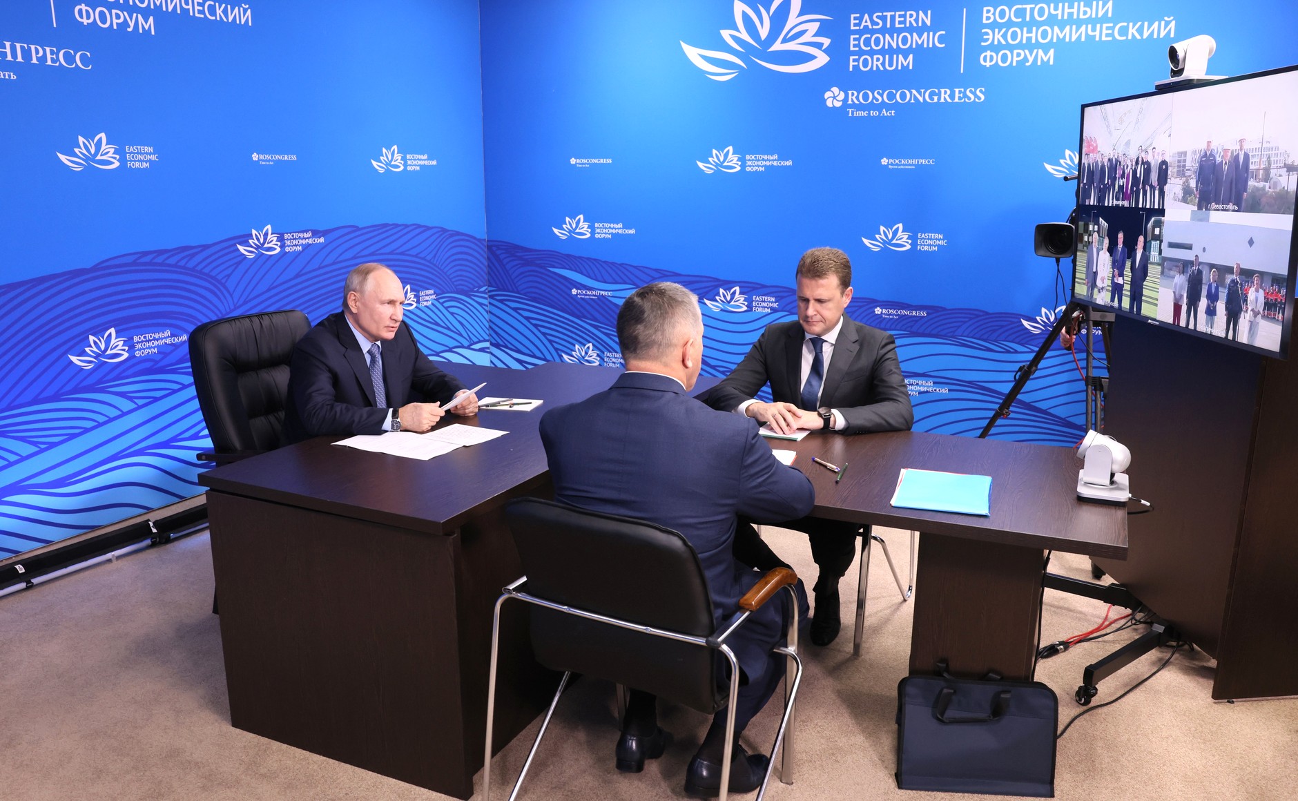 Владимир Путин обсудил создание музейных и культурно-образовательных комплексов в Кемерове и других городах Владимир Путин обсудил создание музейных и культурно-образовательных комплексов в Кемерове и других городах