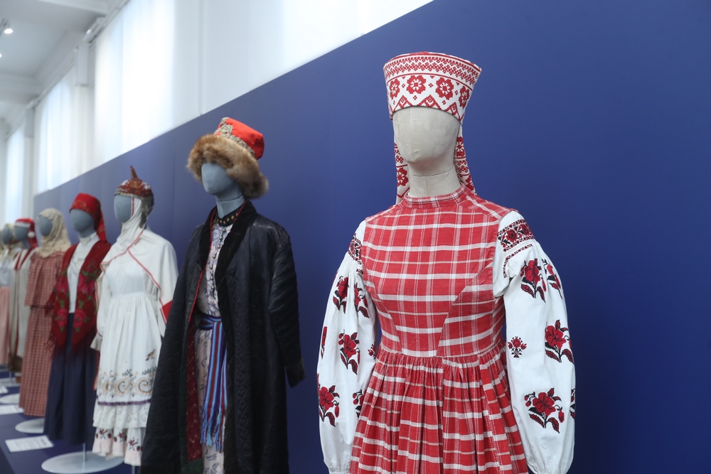 В Кемерове открылись выставки «Мужчина. Охотник. Воин» и «Женщина – хранительница очага» В Кемерове открылись выставки «Мужчина. Охотник. Воин» и «Женщина – хранительница очага»