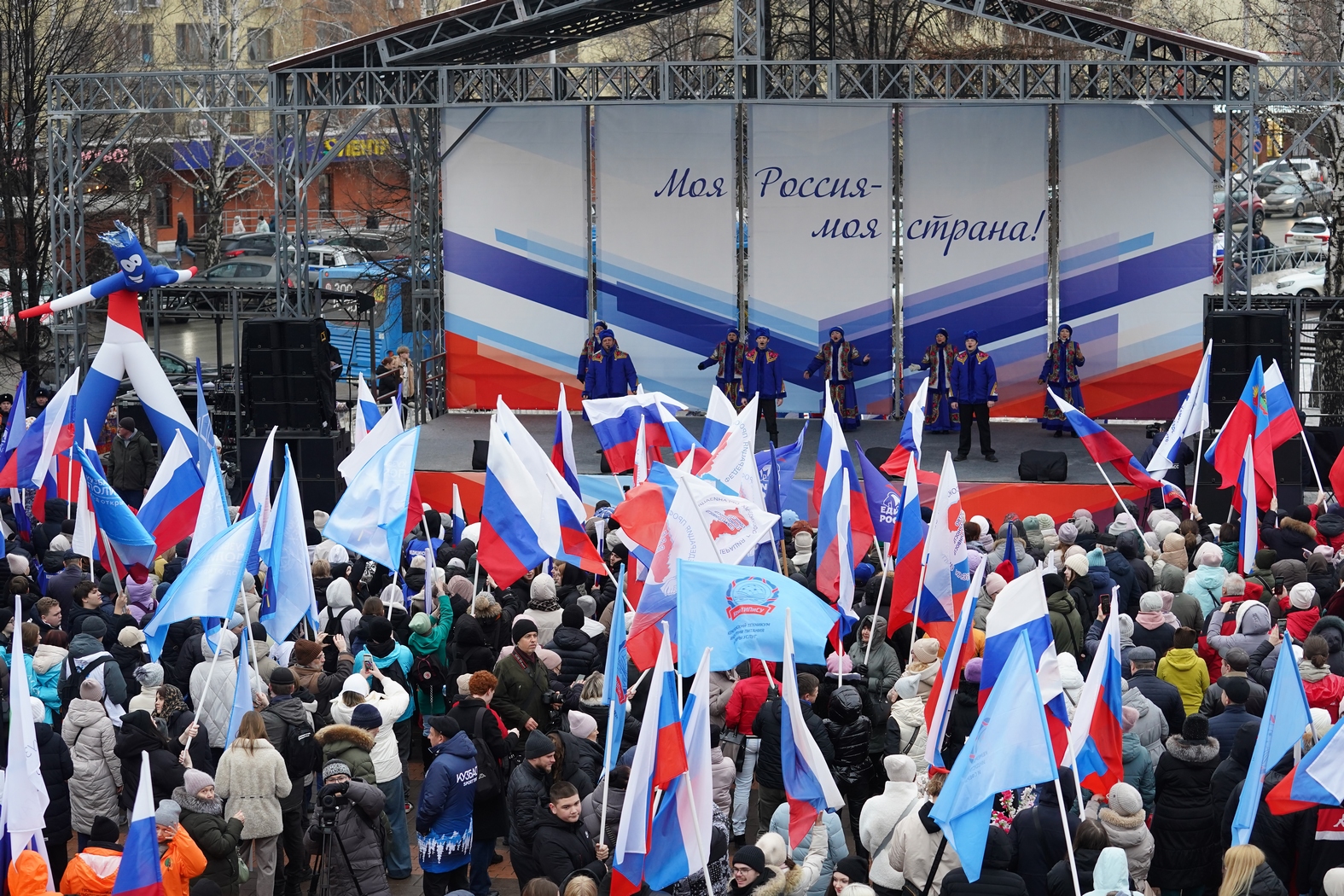 Более 10 тысяч человек приняли участие в митинге-концерте «Крымская весна» в Кемерове Более 10 тысяч человек приняли участие в митинге-концерте «Крымская весна» в Кемерове