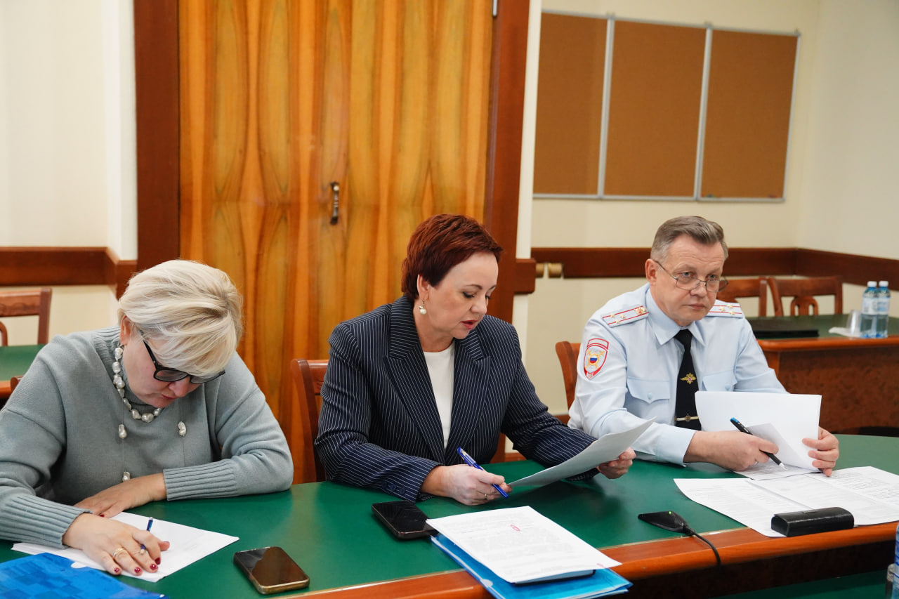 В Кузбассе обсудили работу в сфере межнациональных и межконфессиональных отношений В Кузбассе обсудили работу в сфере межнациональных и межконфессиональных отношений