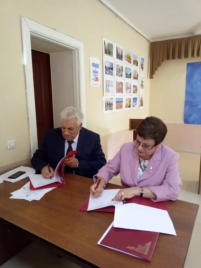 Подписано Соглашение о сотрудничестве между Кемеровской областной научной библиотекой им. В.Д.Федорова и Кемеровским городским Советом ветеранов Подписано Соглашение о сотрудничестве между Кемеровской областной научной библиотекой им. В.Д.Федорова и Кемеровским городским Советом ветеранов