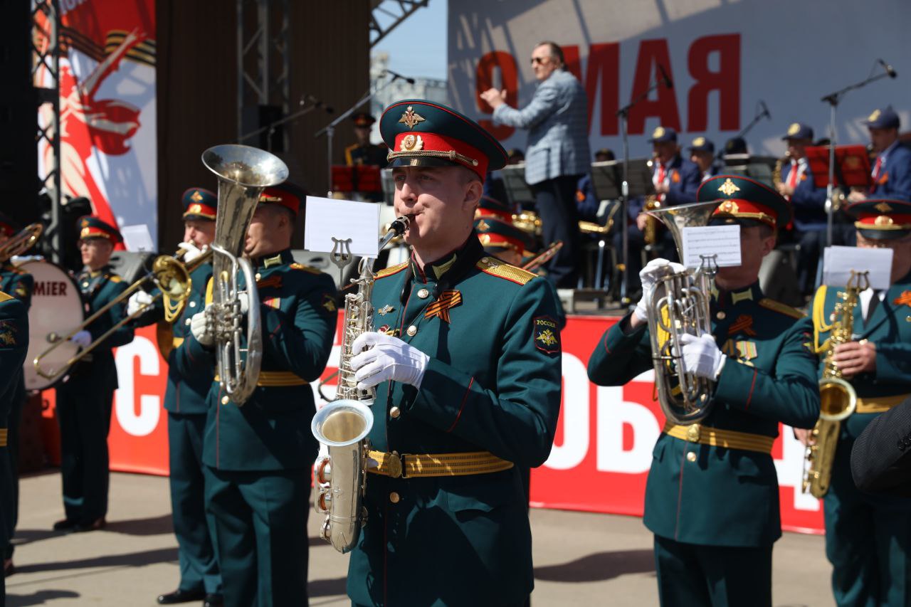 � ���������� 80-����� ������ � �������� ��������� ��������������� ���������-������� ������� ��������� � ��������� ����������� ������